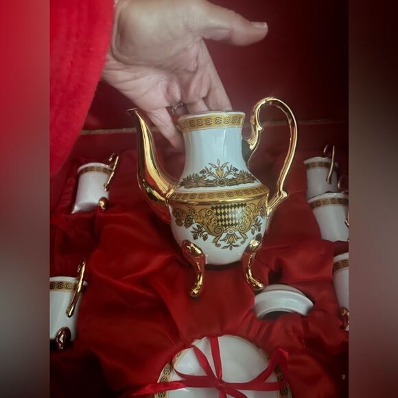 Vintage Used Fine China Tea Set 5 cups 5 plates and tea pot with lid beautiful - Picture 6 of 11